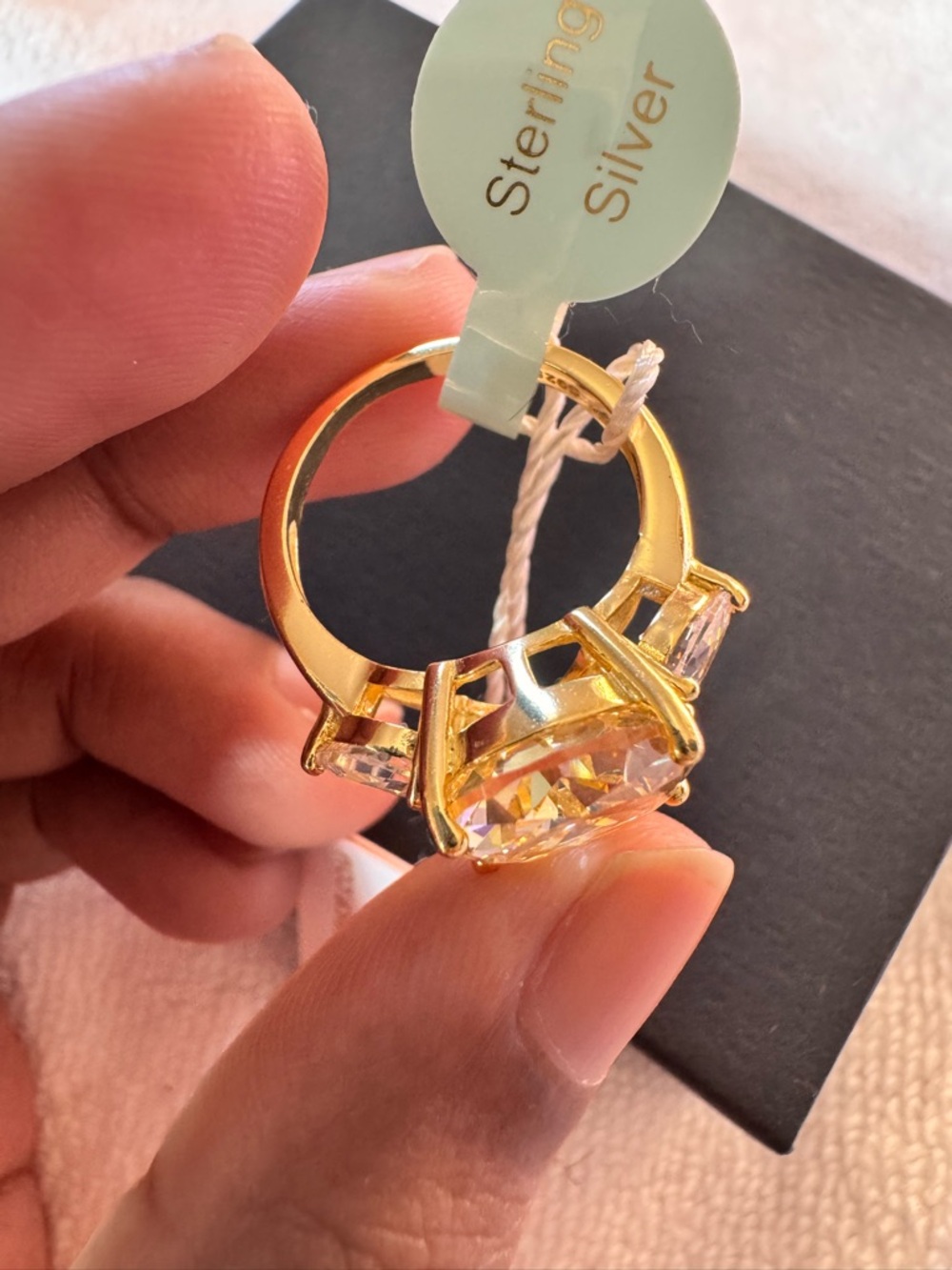 Yellow Oval Crystal Statement Ring with white Side Stones - Picture 4 of 8